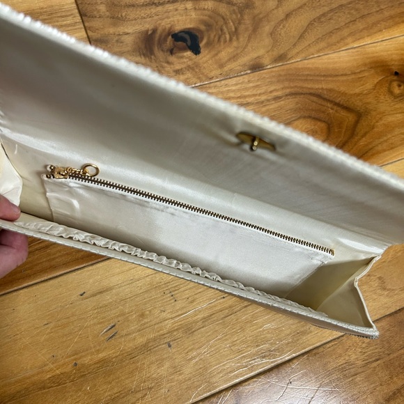 Adorable Clutch with Pearl Design - Picture 2 of 4